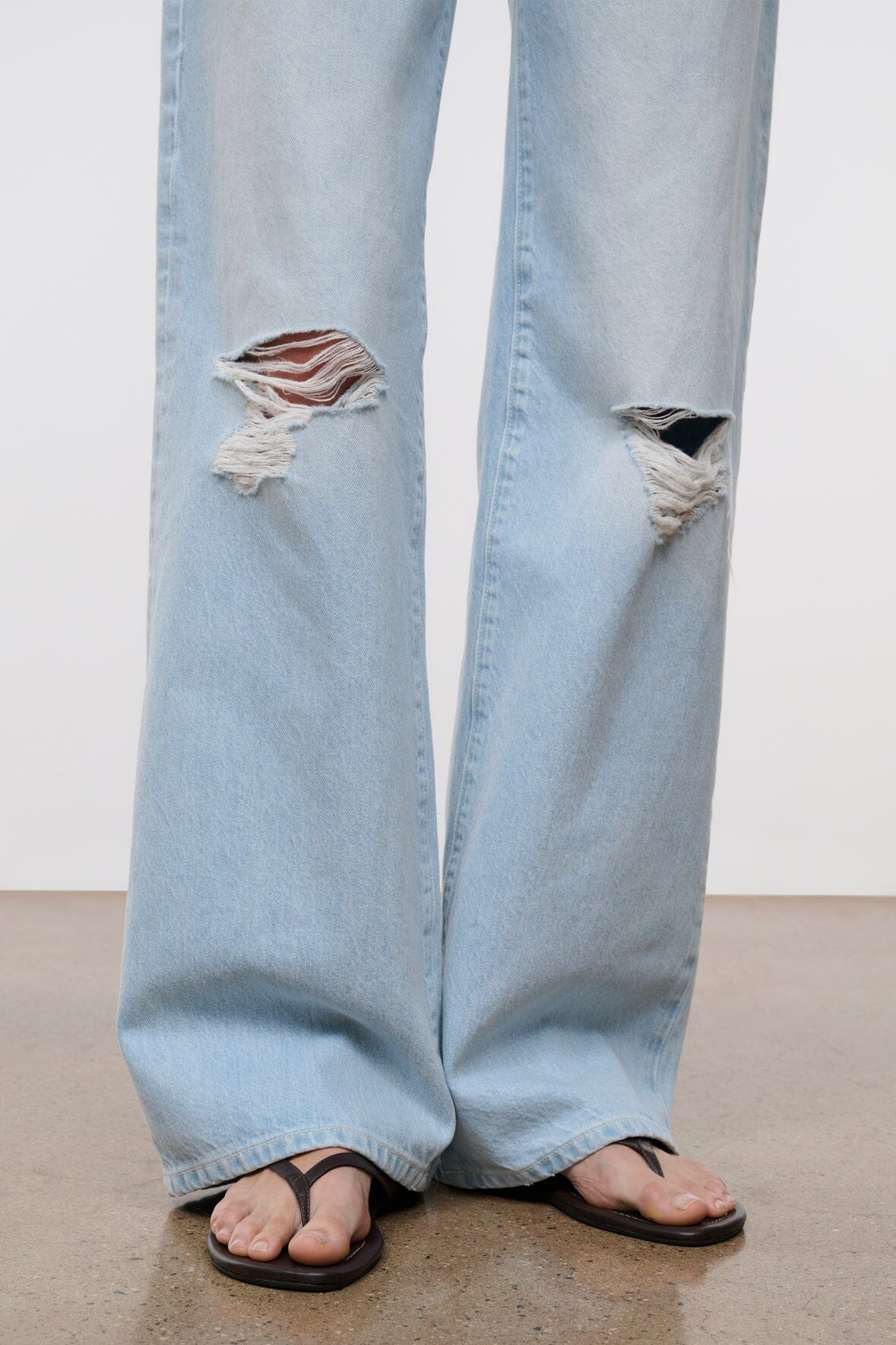 Gus Distressed Relaxed Jean | Salt Wash