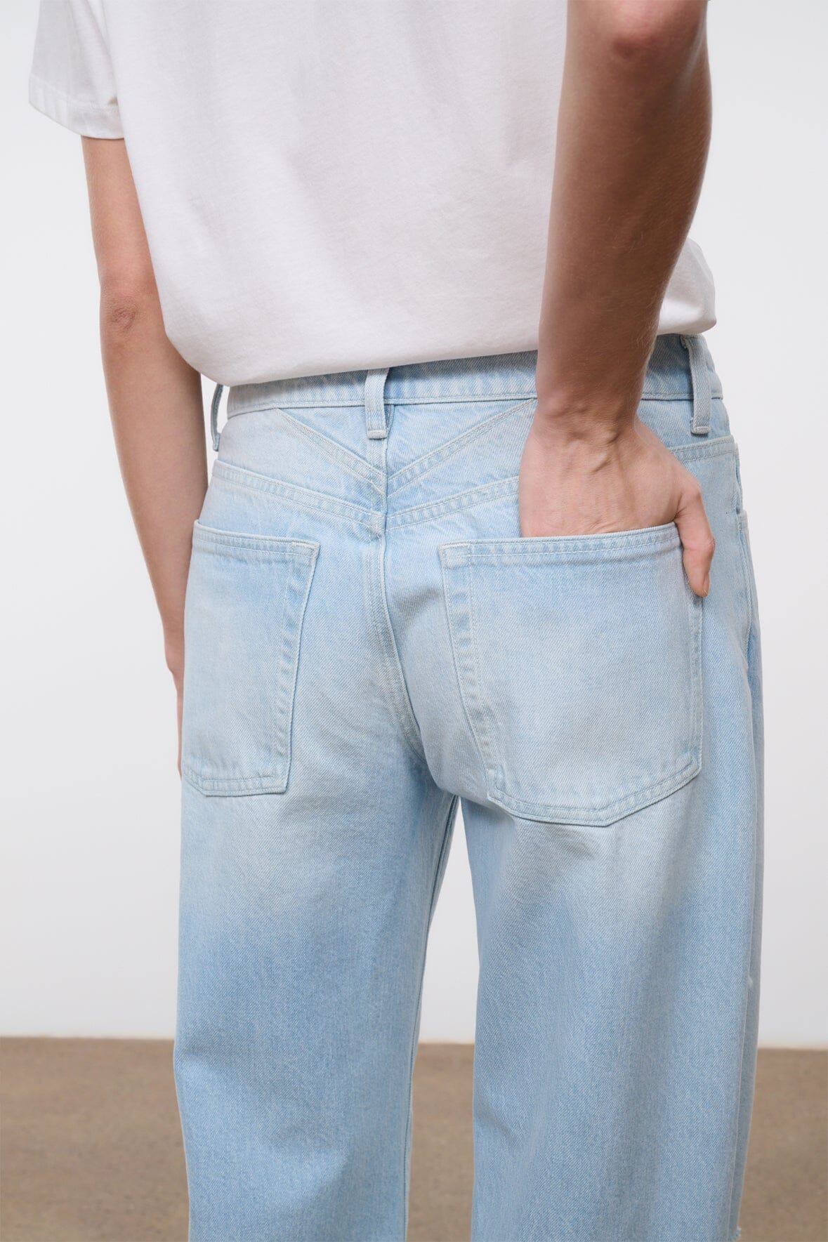 Gus Distressed Relaxed Jean | Salt Wash